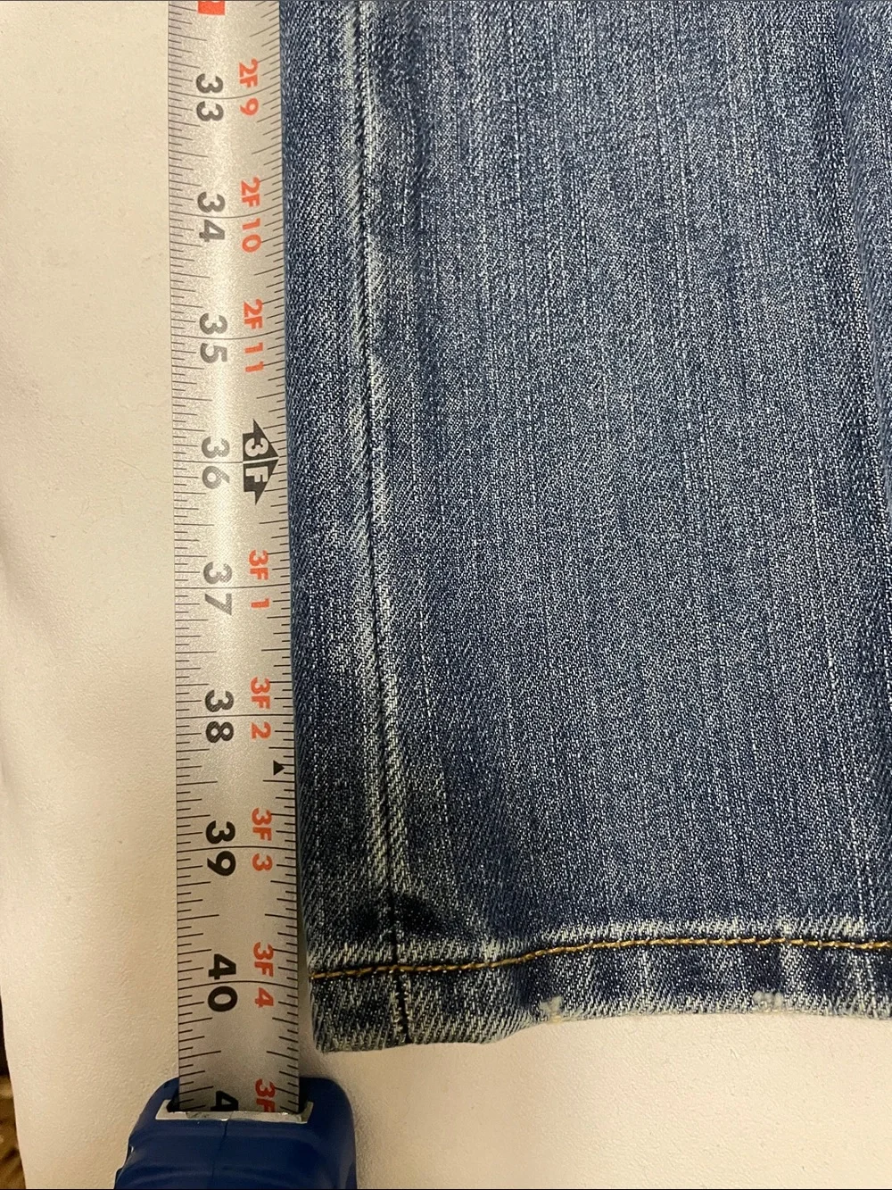 Men’s 501 LEVI Jeans Straight Keg Cut & Button Fly Closure Sz 29/30 Blue Denim